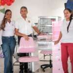 Autoridades y Opportunity entregan activos productivos a familia en Cartagena.