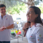 Mujer participante del programa Camino de Oportunidades sonríe tras compartir su proceso de transformación en Cartagena.