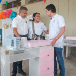 Familia recibe implementos de belleza como capital semilla en Cartagena.