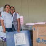 Participantes sonríen al recibir activos de capital semilla en Cartagena.